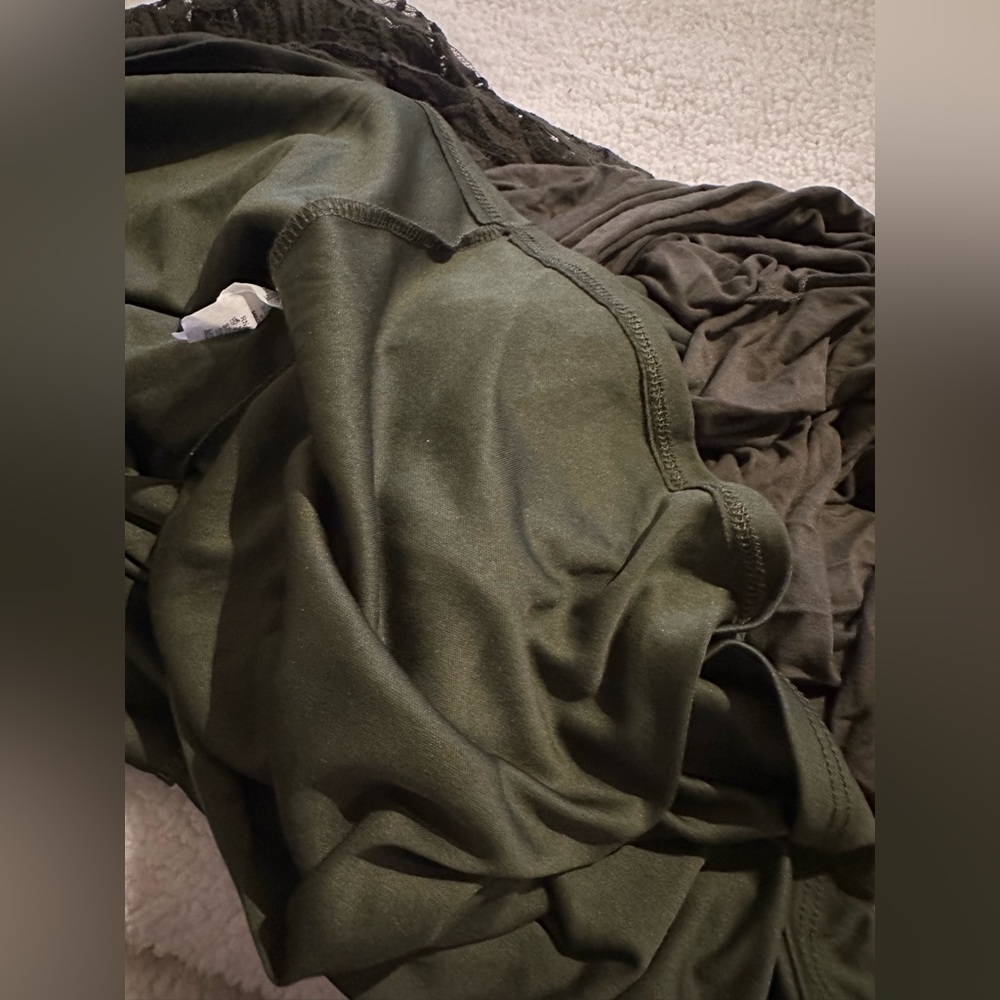 PinkBlush Women’s Long Green Dress Size Medium with  Lace Arms Key Hole back - Picture 9 of 13